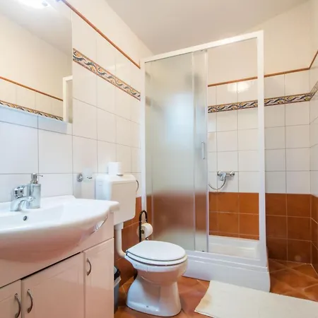 Dino I Karla, A Spacious And Beautiful In A Calm Village Hébergement de vacances Gradisce (Istria)