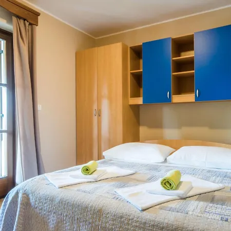 펜션 Dino I Karla, A Spacious And Beautiful In A Calm Village Gradisce (Istria)