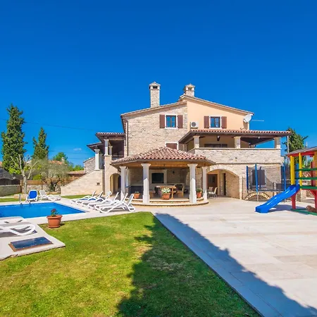 Dino I Karla, A Spacious And Beautiful In A Calm Village * Gradisce (Istria)