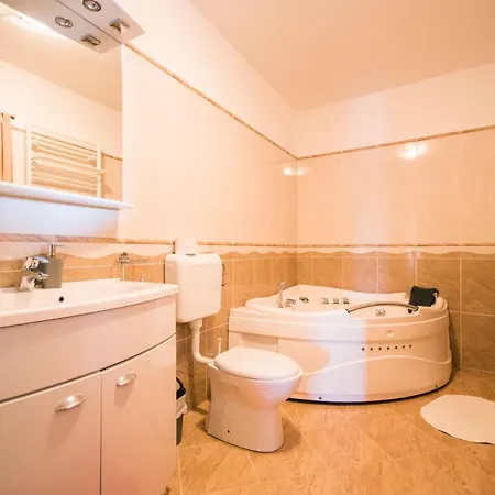 Dino I Karla, A Spacious And Beautiful In A Calm Village Hébergement de vacances *