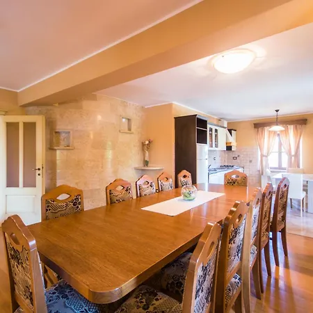 Dino I Karla, A Spacious And Beautiful In A Calm Village Tatil Evi