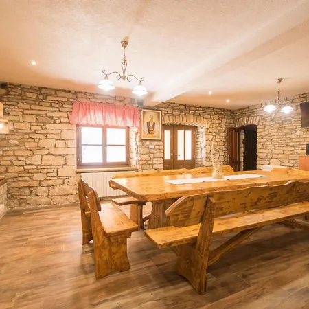 Dino I Karla, A Spacious And Beautiful In A Calm Village Tatil Evi