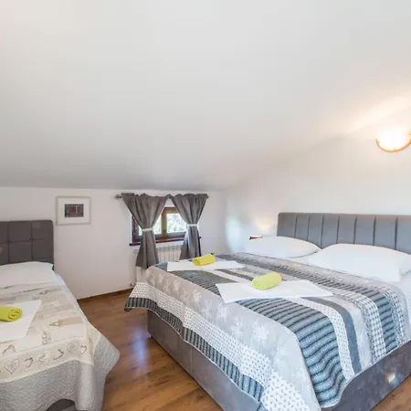 Dino I Karla, A Spacious And Beautiful In A Calm Village 펜션